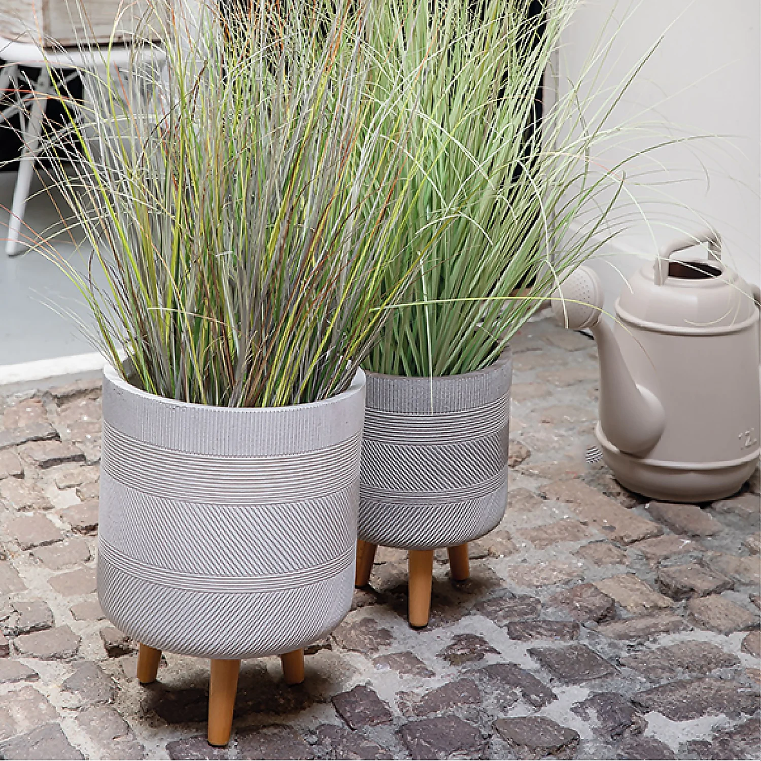 Liam Round Planter On 3 Legs - Medium 2 Liam Round Planter On 3 Legs - Medium - Image 2